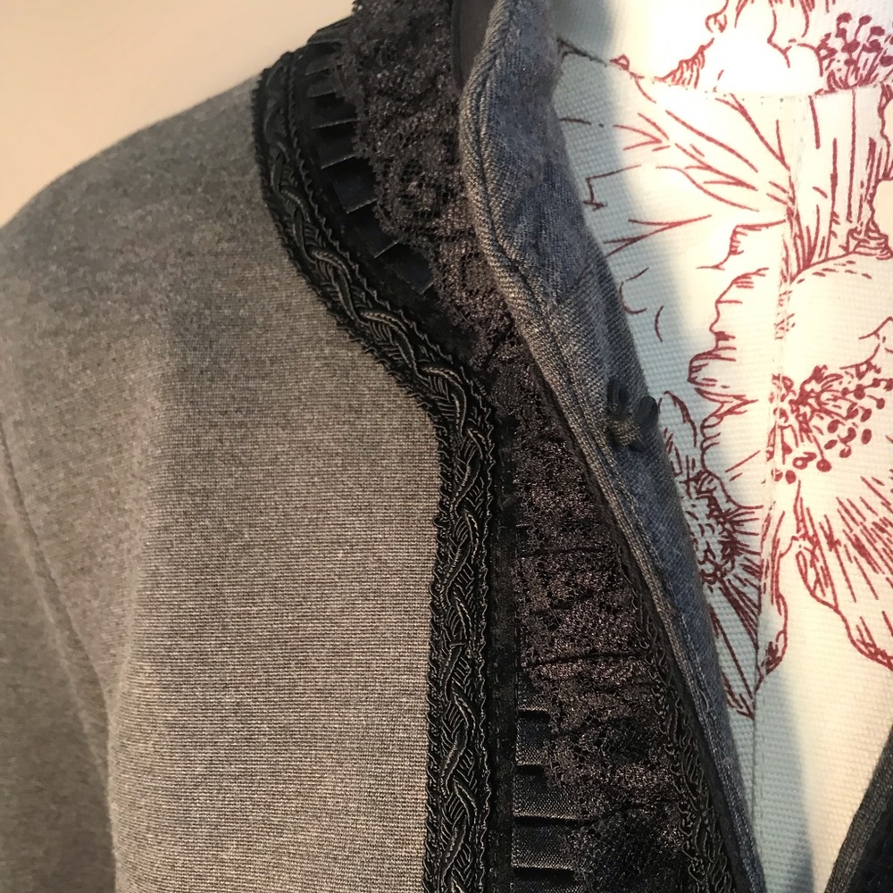 🖤 Fall Grey/black laced trim jacket